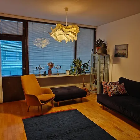 アパート Spacious In Kallio ヘルシンキ